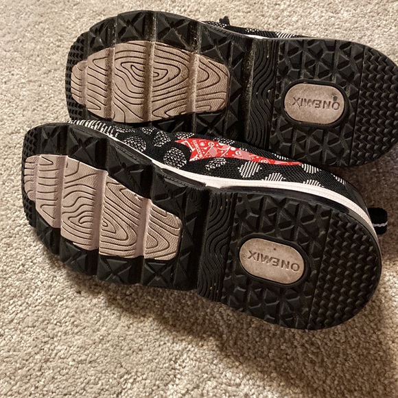 Onemix Black and Red Sneaker Size 6.5 - Picture 5 of 8